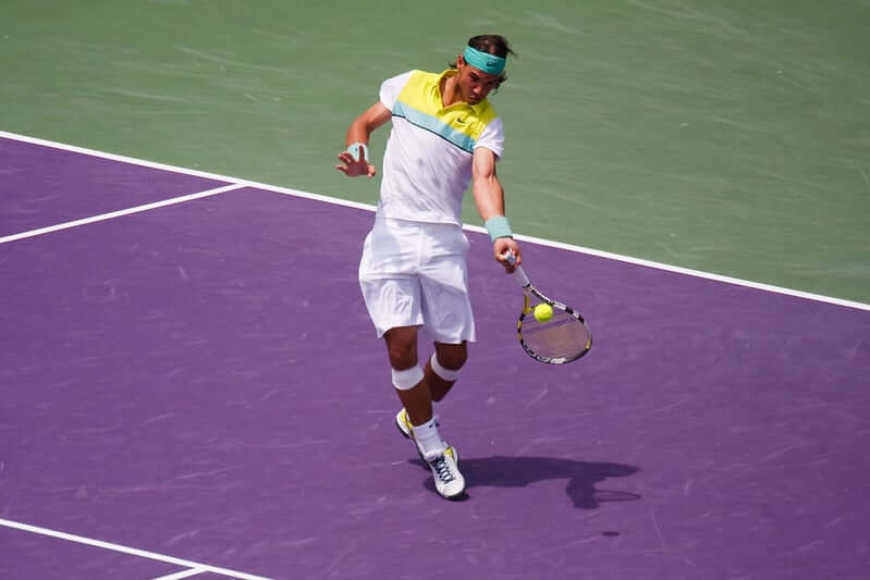 Générer du lift au tennis